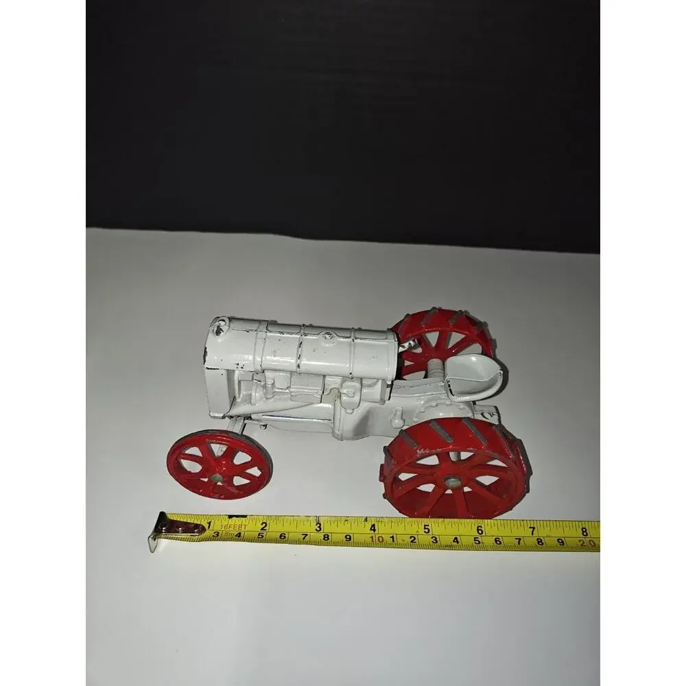 ERTL Vintage Fordson Farm Tractor Diecast Model 1/16 Scale Metal Toy Die-Cast